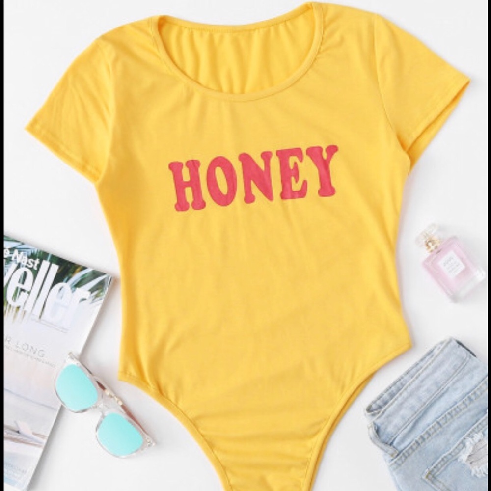 LETTER PRINT BODYSUIT ( HONEY )